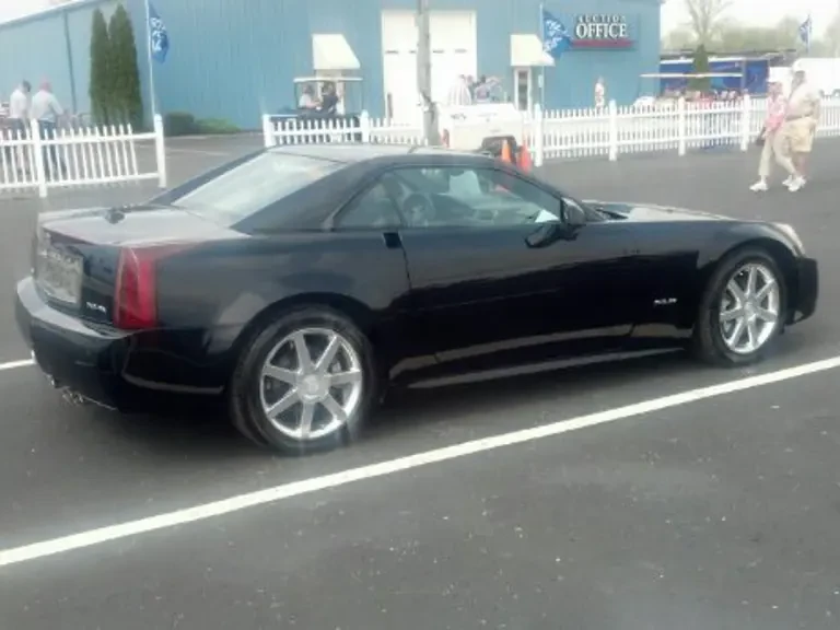 2004 Cadillac XLR - Image 2 of 2