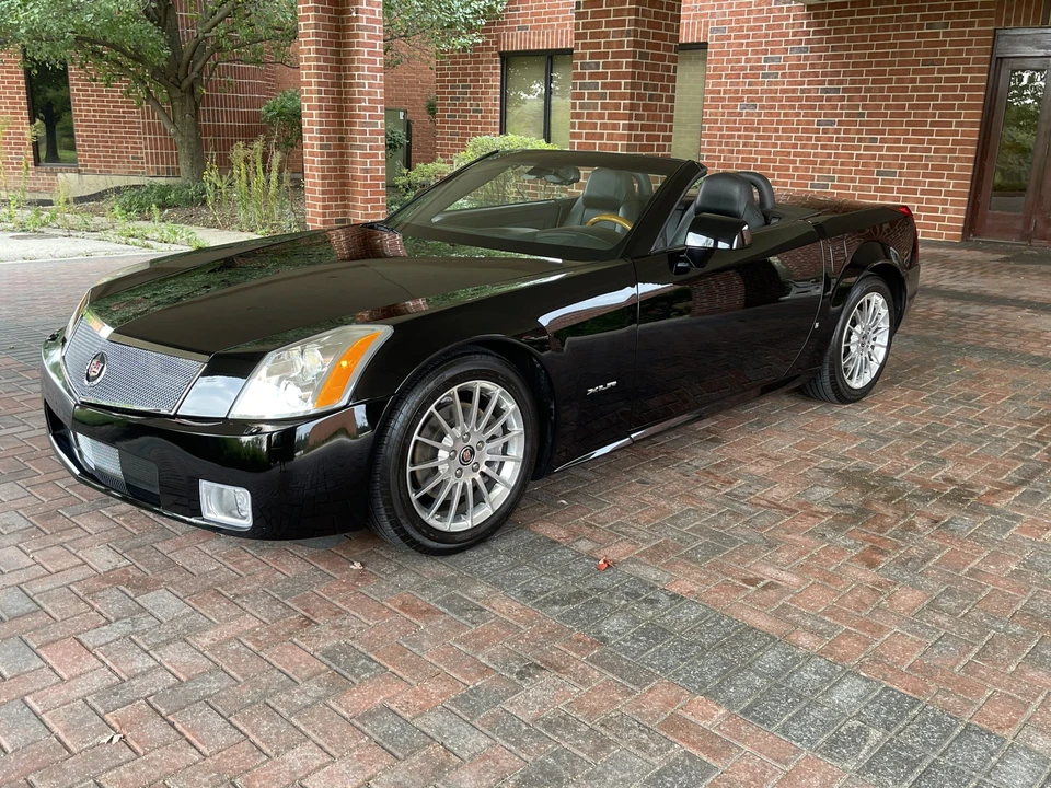 2004 Cadillac XLR - Image 24 of 31