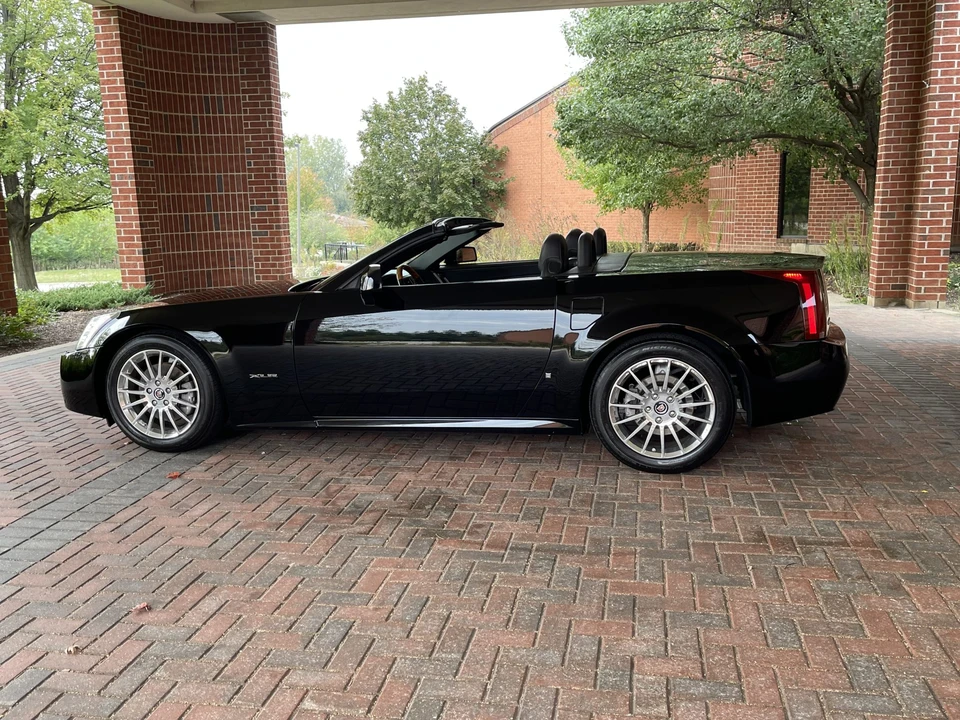2004 Cadillac XLR - Image 25 of 31