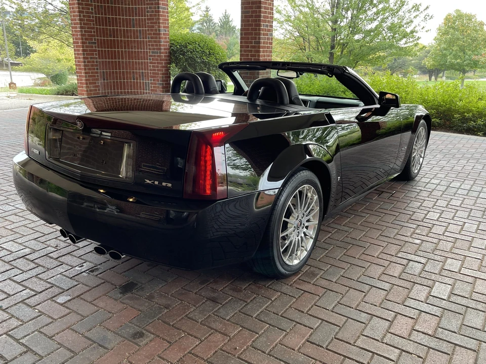 2004 Cadillac XLR - Image 29 of 31