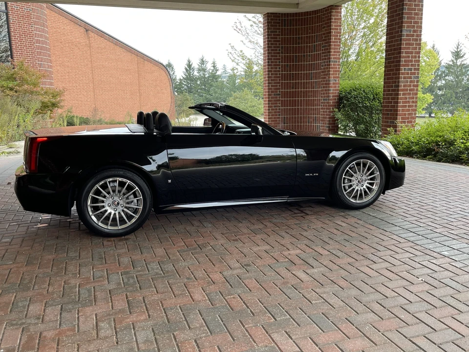 2004 Cadillac XLR - Image 30 of 31