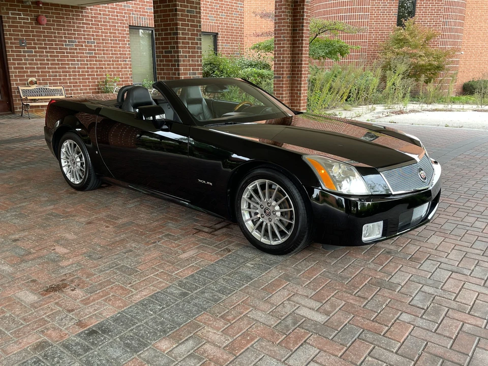 2004 Cadillac XLR - Image 27 of 31