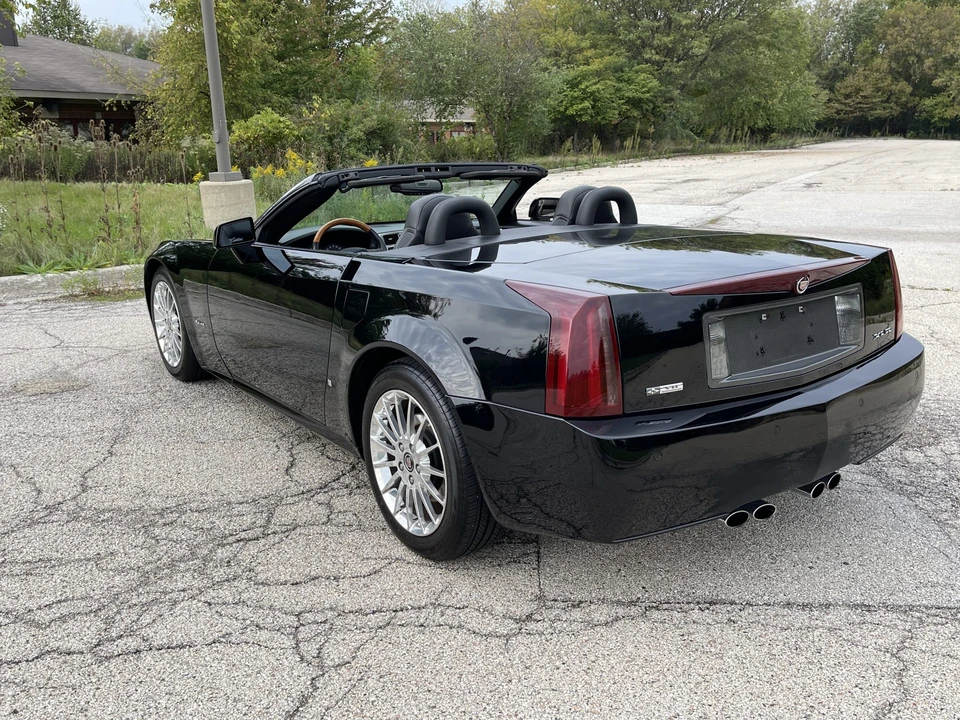 2004 Cadillac XLR - Image 20 of 31