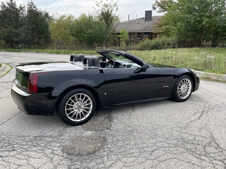 2004 Cadillac XLR - Image 23 of 31
