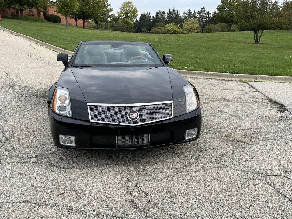 2004 Cadillac XLR - Image 8 of 31