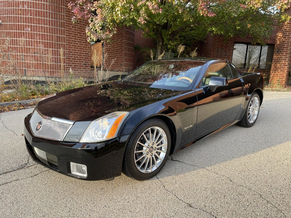 2004 Cadillac XLR - Image 10 of 31