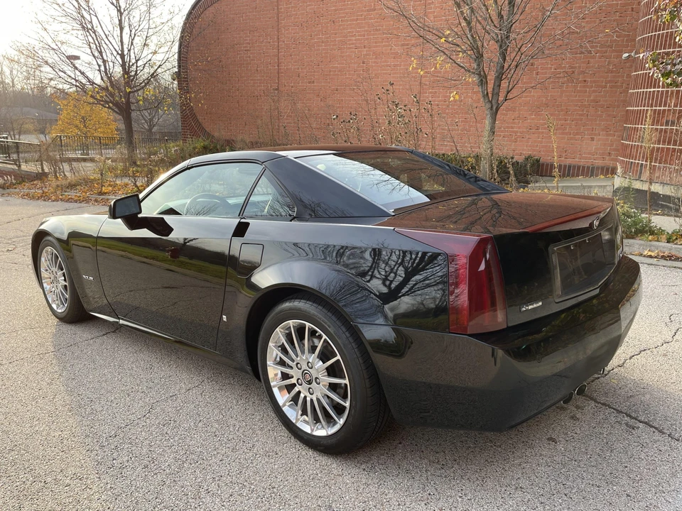 2004 Cadillac XLR - Image 12 of 31