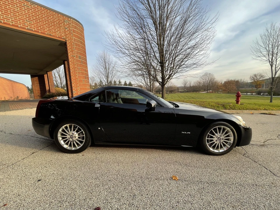 2004 Cadillac XLR - Image 15 of 31