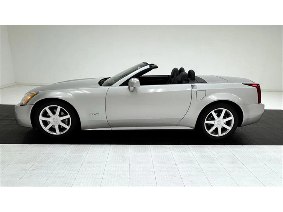 2004 Cadillac XLR - Image 6 of 31