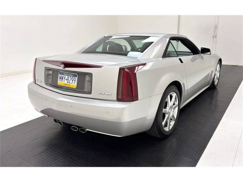 2004 Cadillac XLR - Image 11 of 31