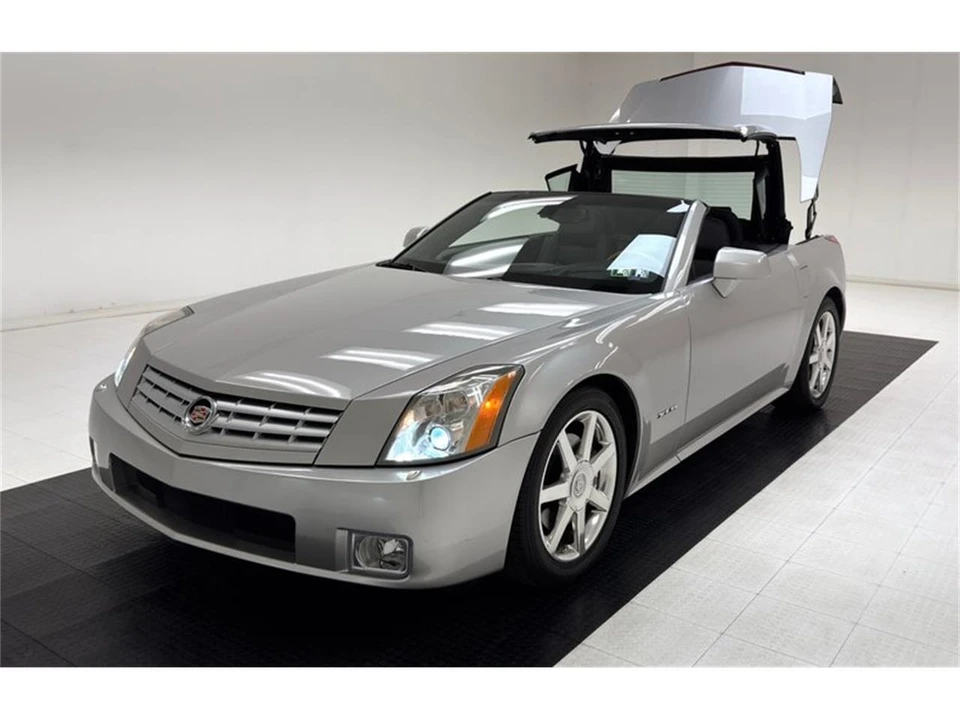 2004 Cadillac XLR - Image 2 of 31