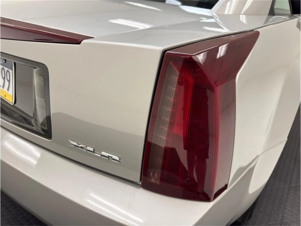 2004 Cadillac XLR - Image 27 of 31