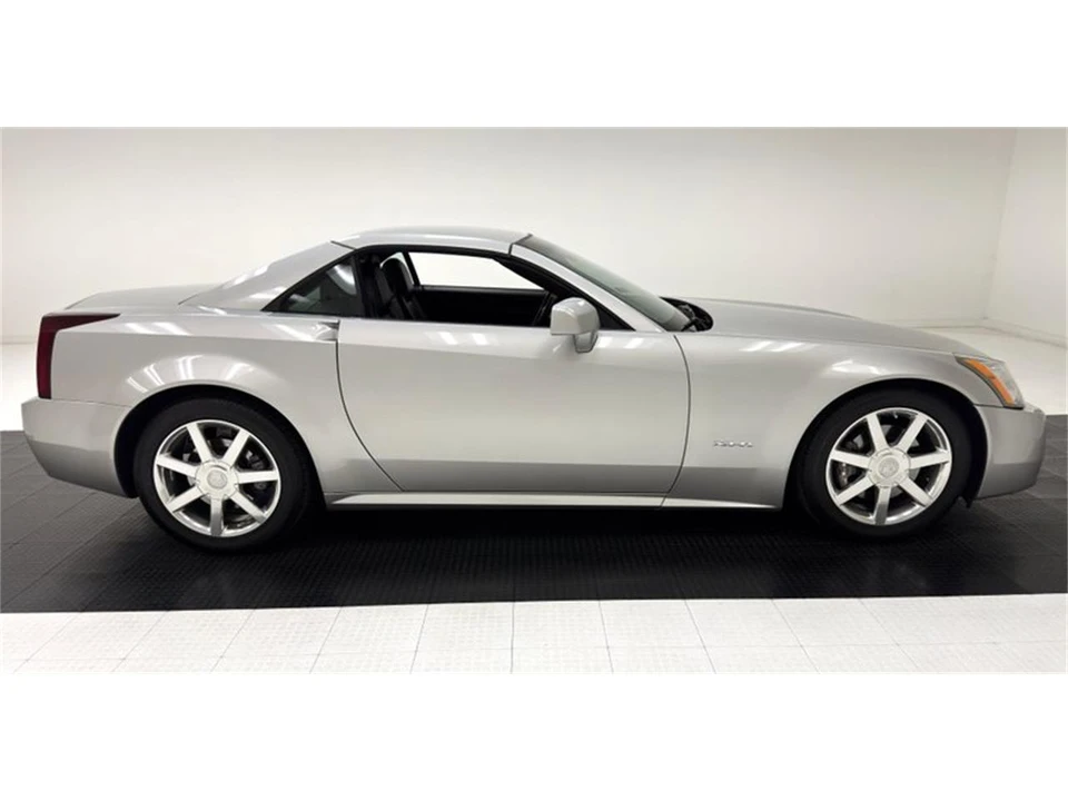 2004 Cadillac XLR - Image 12 of 31