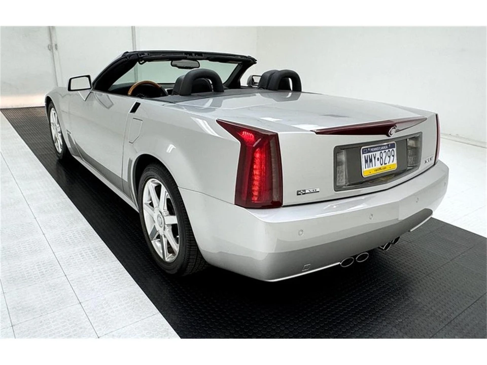 2004 Cadillac XLR - Image 9 of 31
