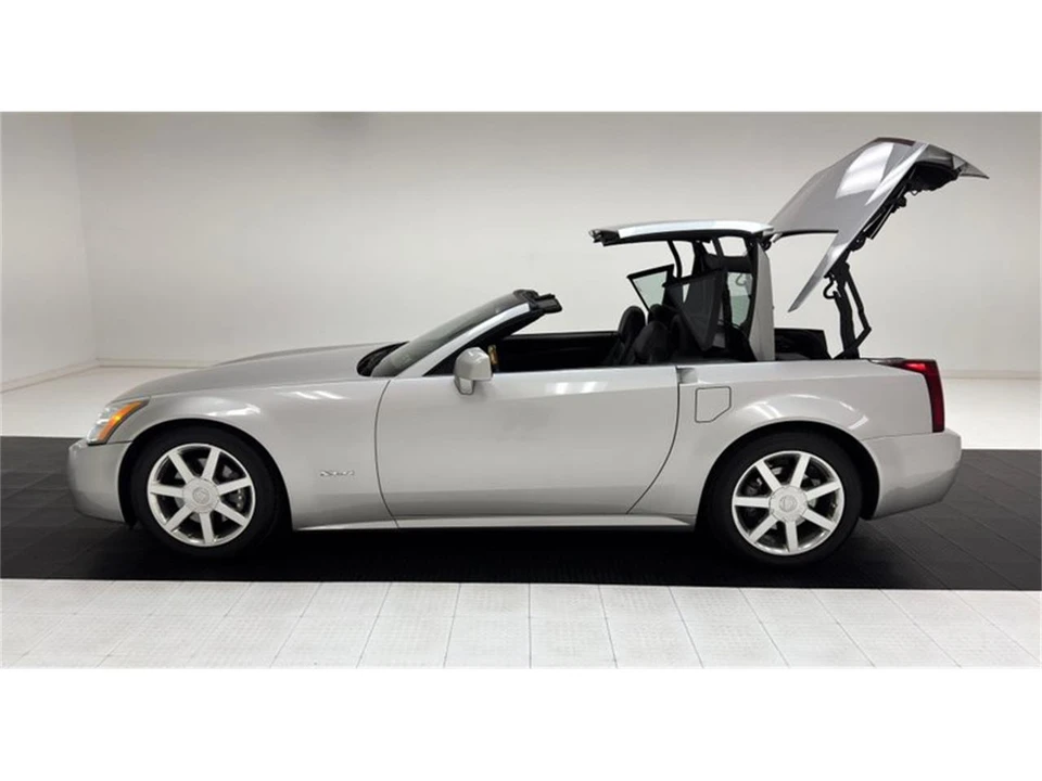 2004 Cadillac XLR - Image 5 of 31