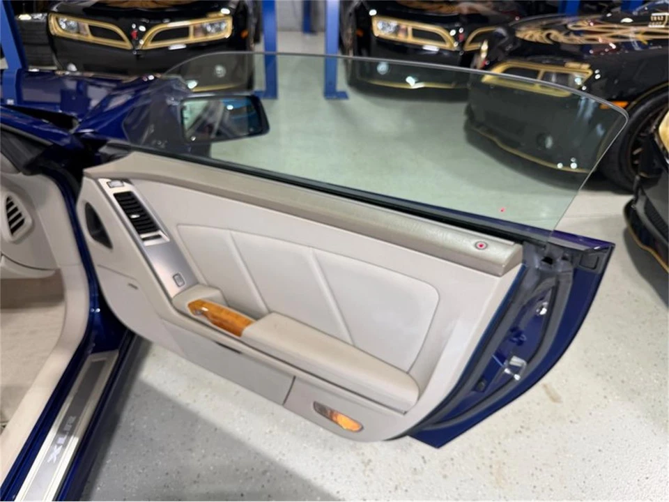 2004 Cadillac XLR - Image 9 of 31