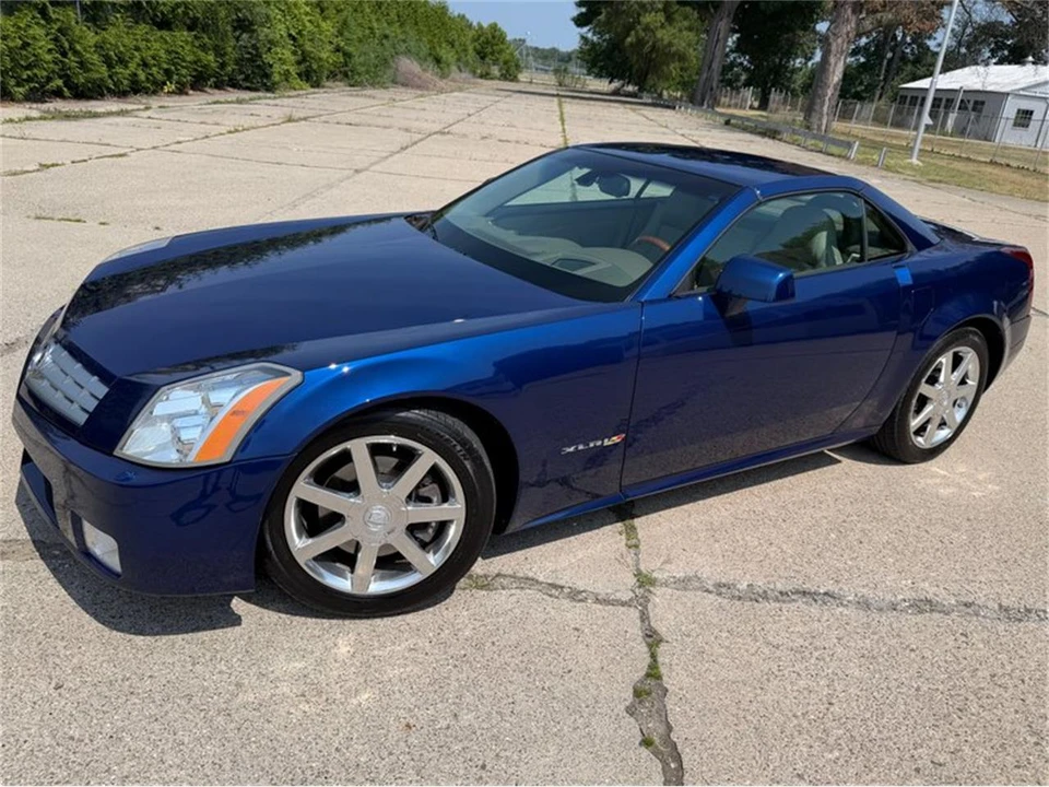 2004 Cadillac XLR - Image 15 of 31