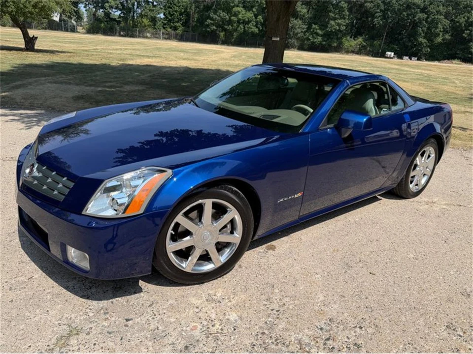 2004 Cadillac XLR - Image 16 of 31