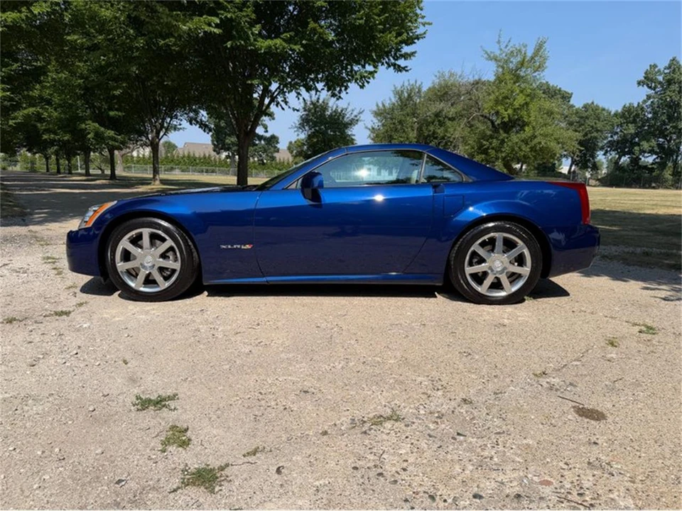 2004 Cadillac XLR - Image 29 of 31