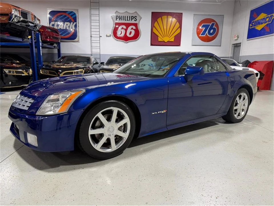 2004 Cadillac XLR - Image 25 of 31
