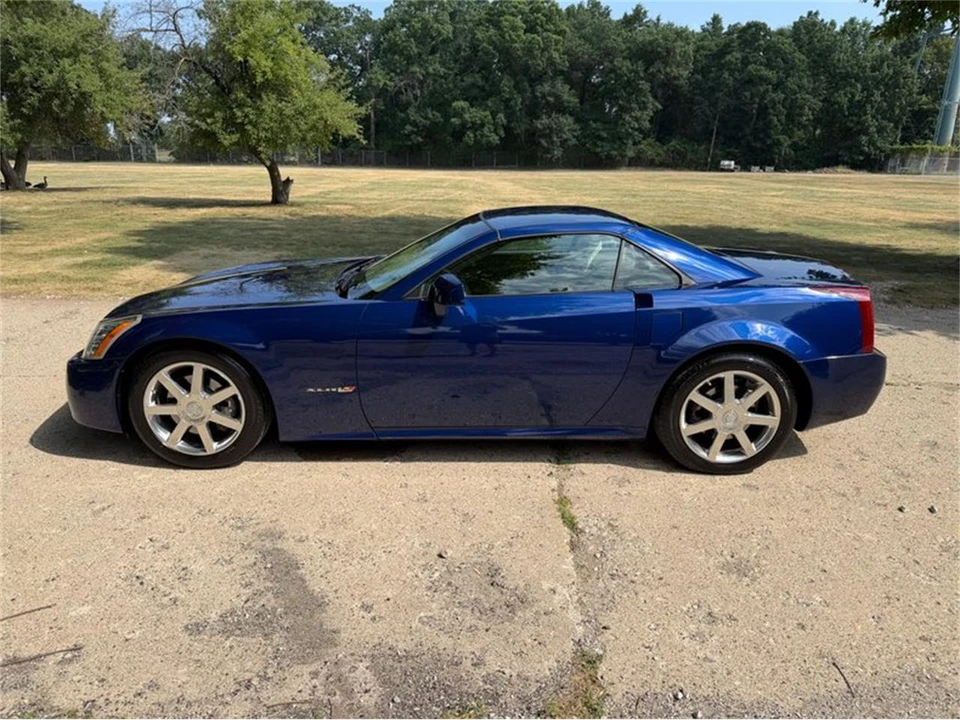 2004 Cadillac XLR - Image 30 of 31