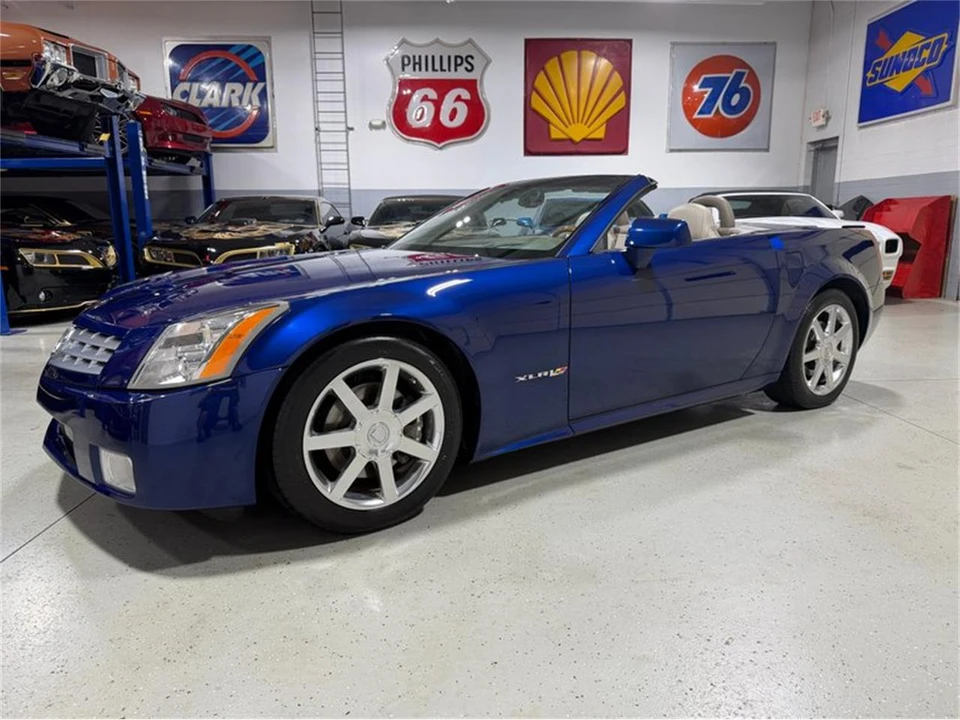 2004 Cadillac XLR - Image 27 of 31