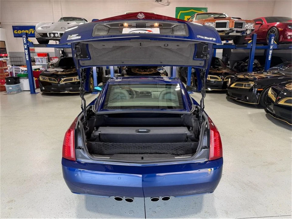 2004 Cadillac XLR - Image 12 of 31