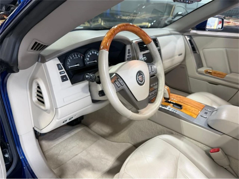 2004 Cadillac XLR - Image 8 of 31