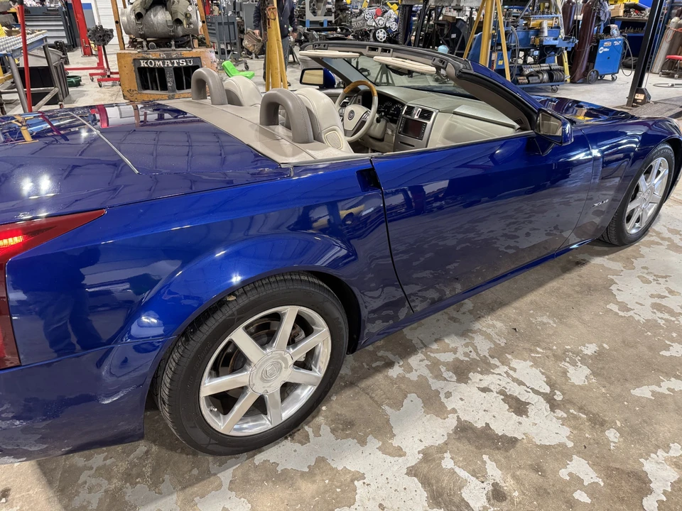 2004 Cadillac XLR - Image 20 of 31
