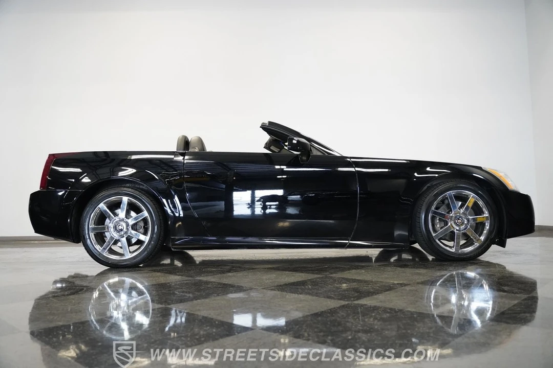 2004 Cadillac XLR - Image 19 of 21