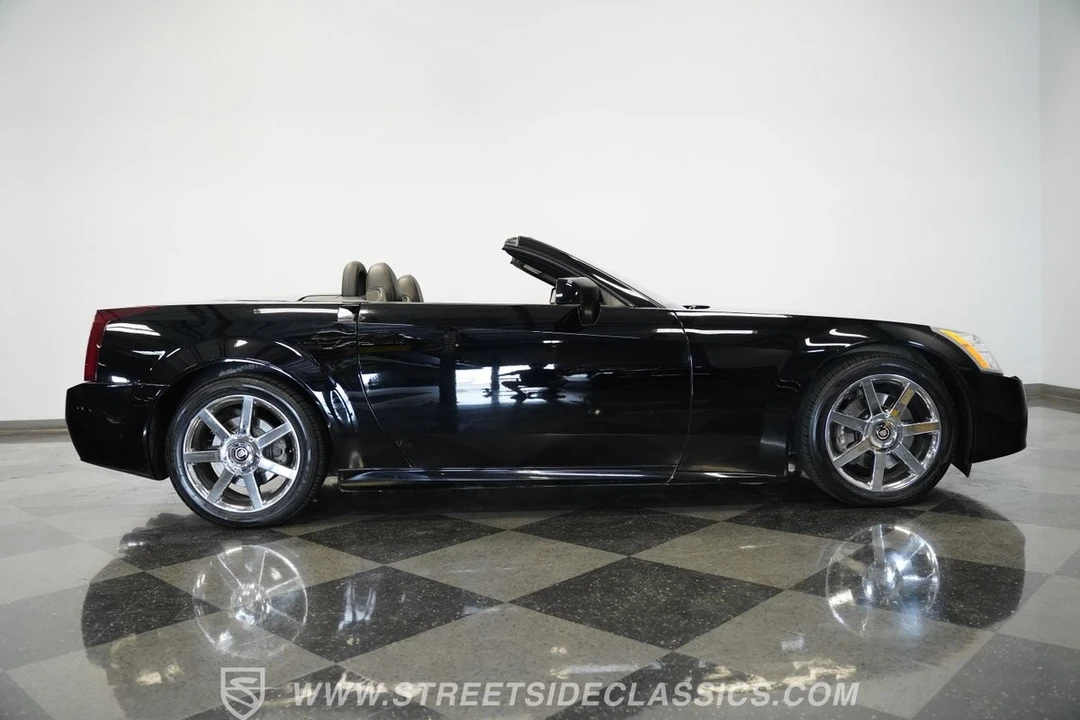 2004 Cadillac XLR - Image 20 of 21