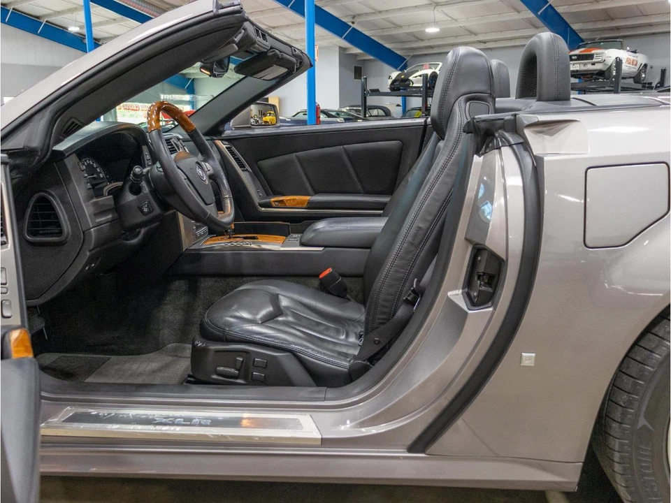 2004 Cadillac XLR - Image 28 of 31