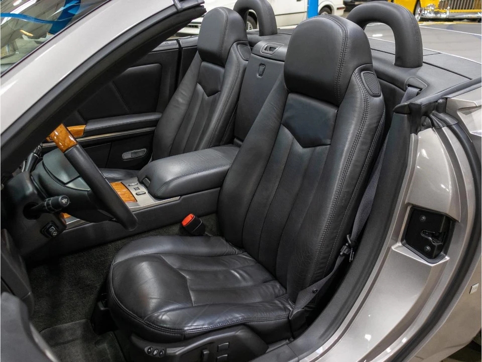 2004 Cadillac XLR - Image 29 of 31