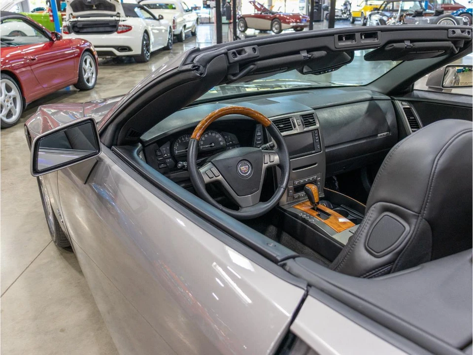 2004 Cadillac XLR - Image 26 of 31