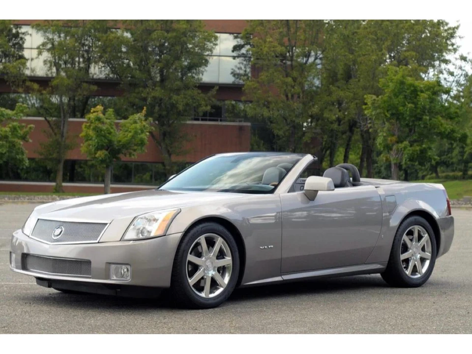 2004 Cadillac XLR - Image 3 of 31