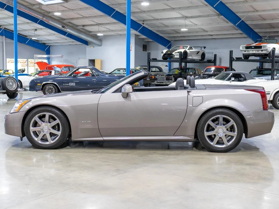 2004 Cadillac XLR - Image 4 of 31