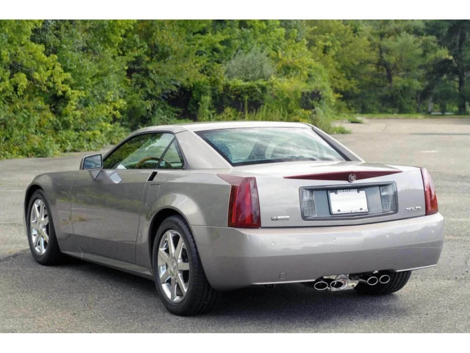 2004 Cadillac XLR - Image 10 of 31