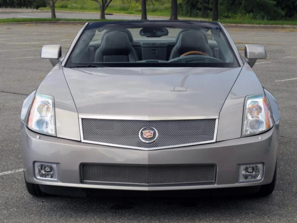 2004 Cadillac XLR - Image 2 of 31