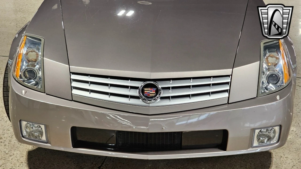2004 Cadillac XLR - Image 11 of 12