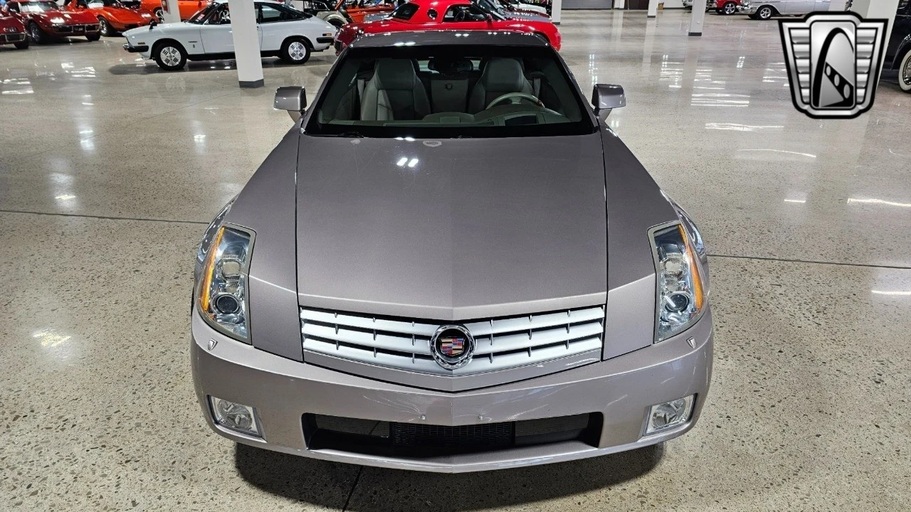 2004 Cadillac XLR - Image 8 of 12