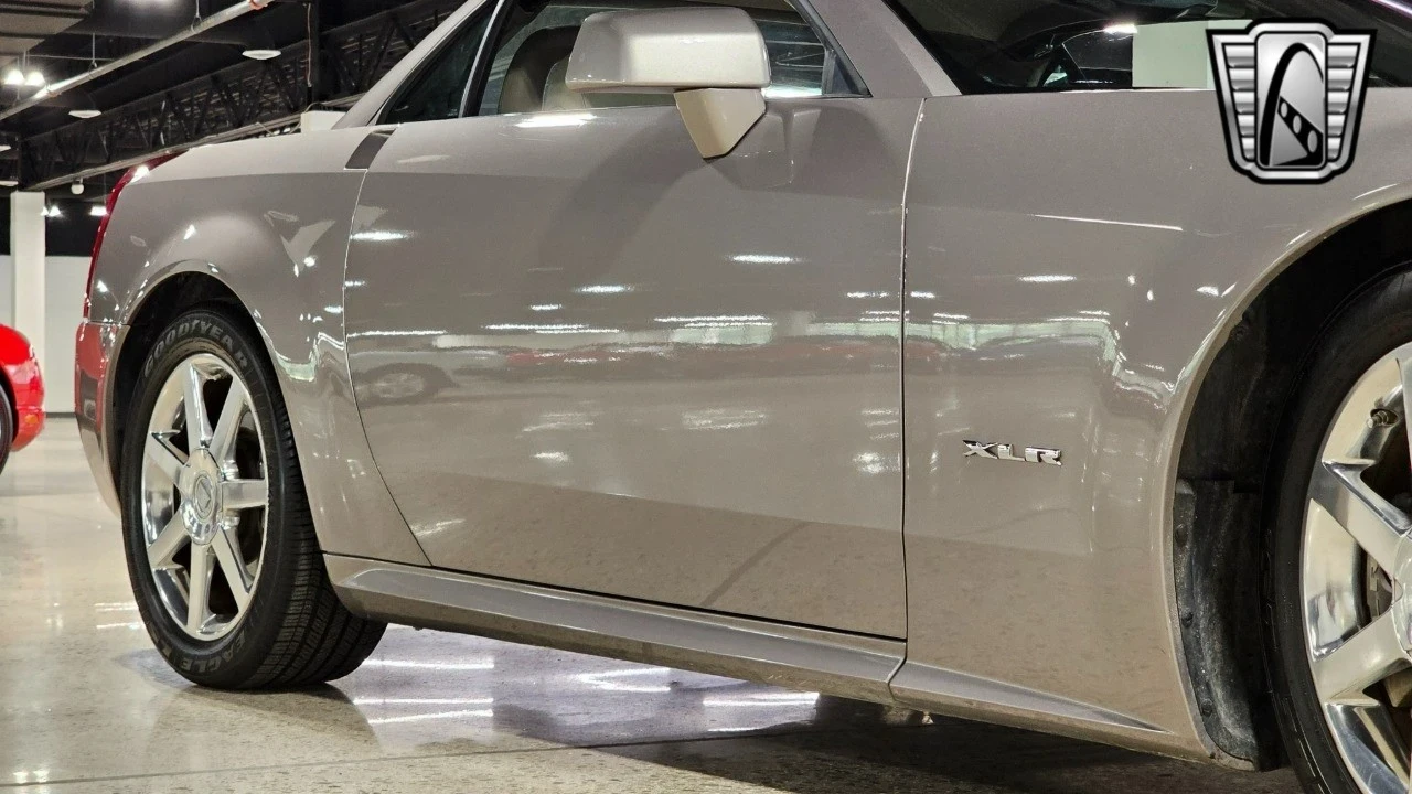 2004 Cadillac XLR - Image 17 of 21