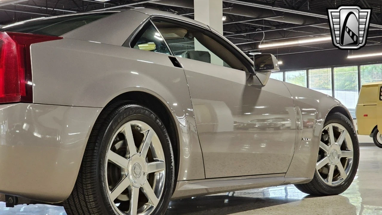 2004 Cadillac XLR - Image 16 of 21