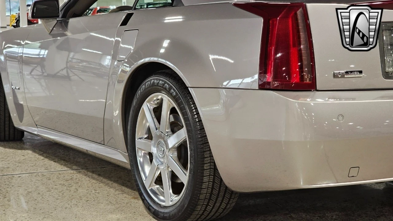 2004 Cadillac XLR - Image 14 of 21