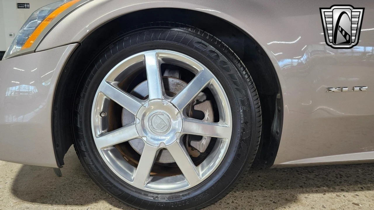 2004 Cadillac XLR - Image 9 of 12