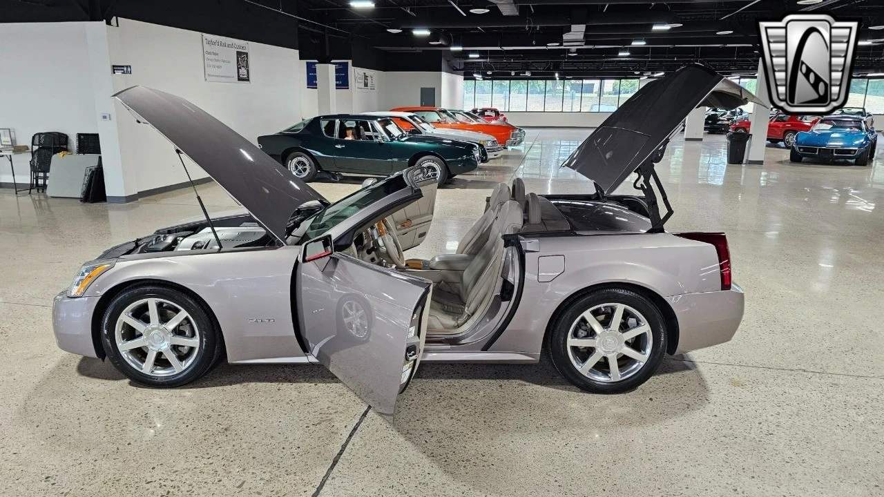 2004 Cadillac XLR - Image 19 of 21