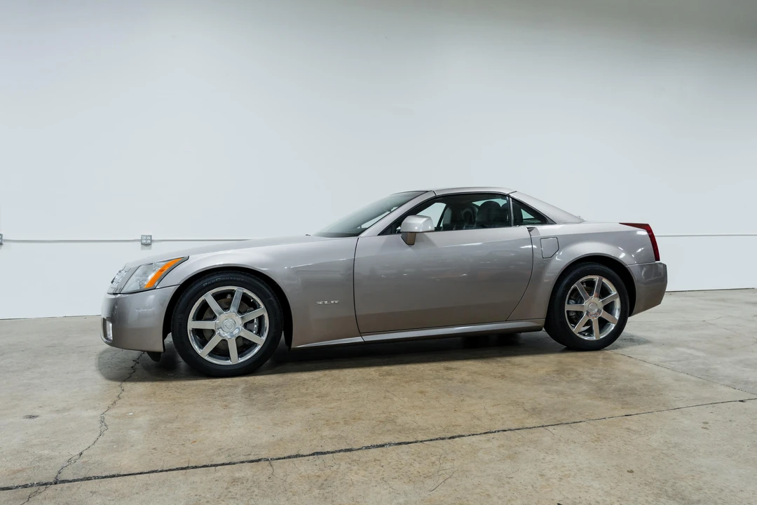 2004 Cadillac XLR - Image 12 of 31