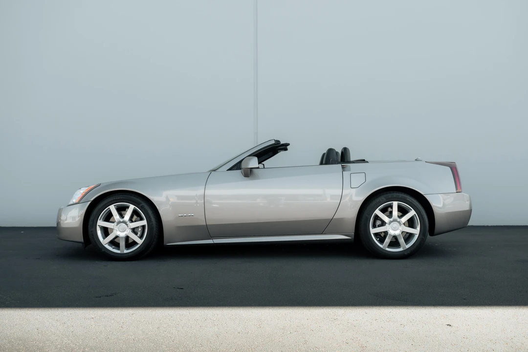 2004 Cadillac XLR - Image 29 of 31