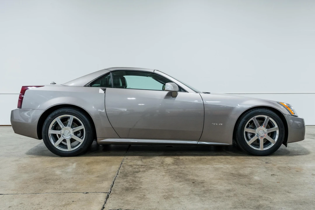2004 Cadillac XLR - Image 3 of 31