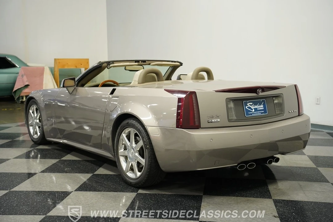 2004 Cadillac XLR - Image 9 of 12