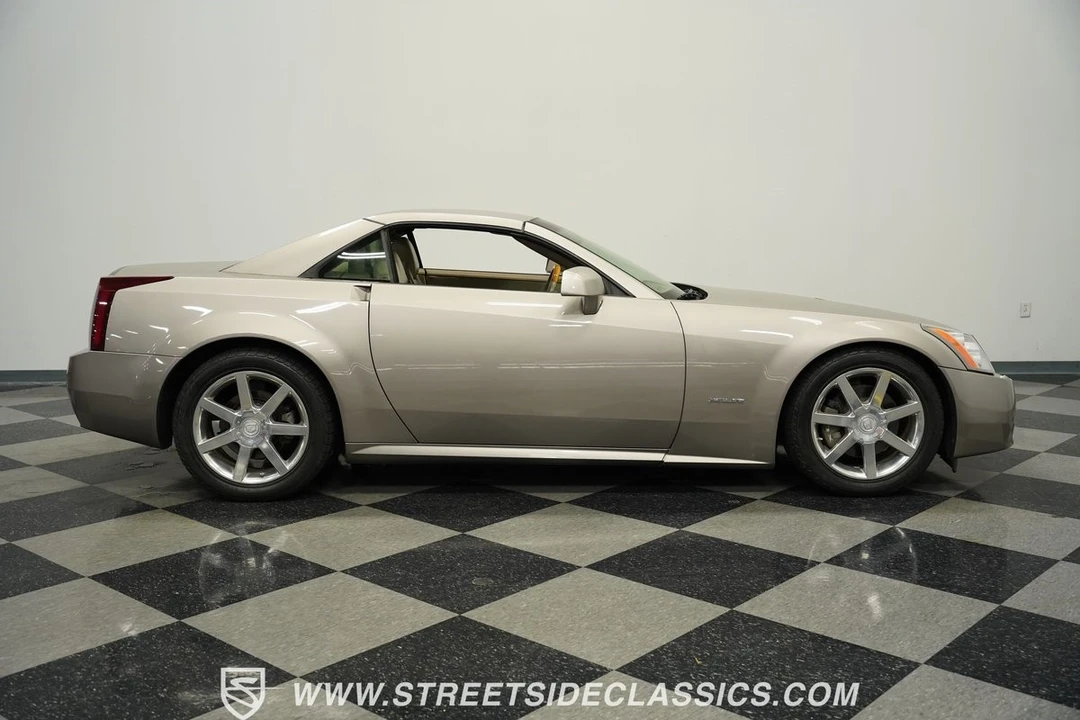 2004 Cadillac XLR - Image 15 of 21